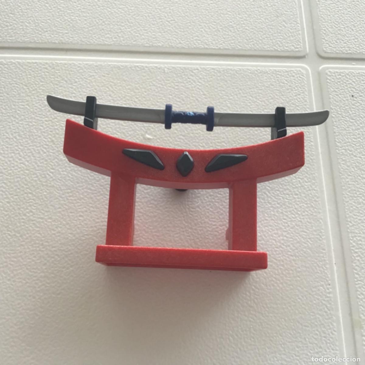 Playmobil: Playmobil Soporte rojo con espada samurai plateada - Foto 1