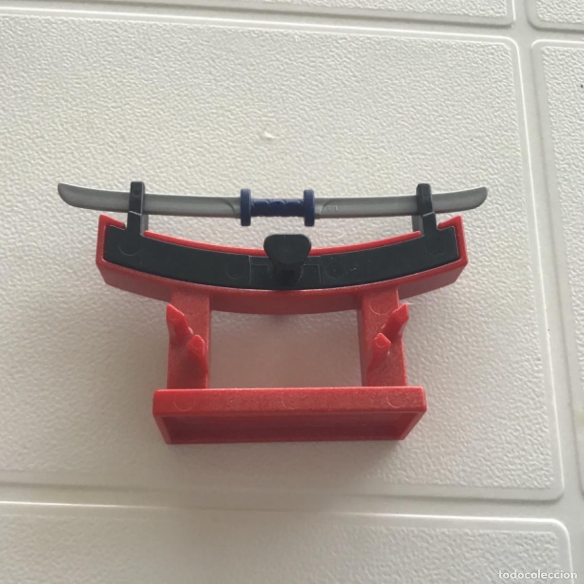 Playmobil: Playmobil Soporte rojo con espada samurai plateada - Foto 2