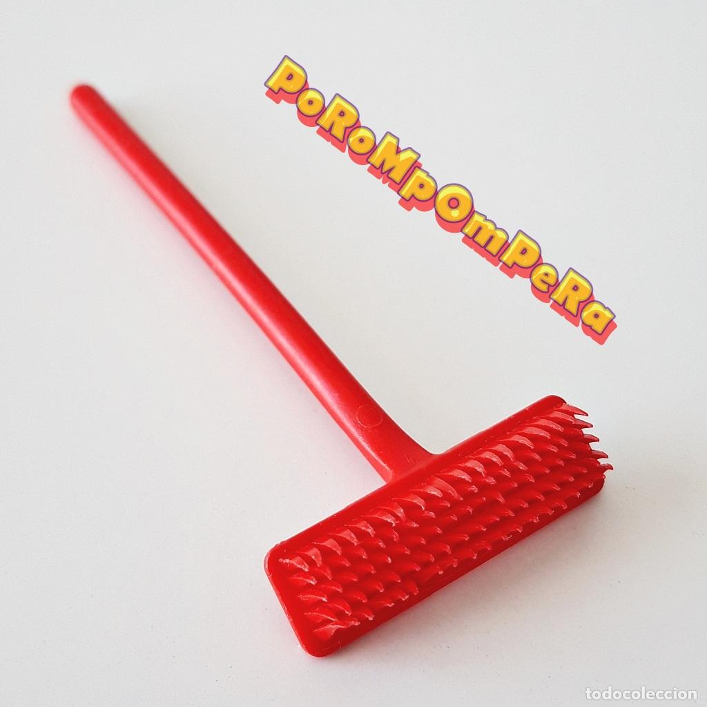 Playmobil: PLAYMOBIL CEPILLO ROJO 3246 4135 4190 4193 4232 4280 4463 4850 BARRENDERO ESCOBA LIMPIEZA S4