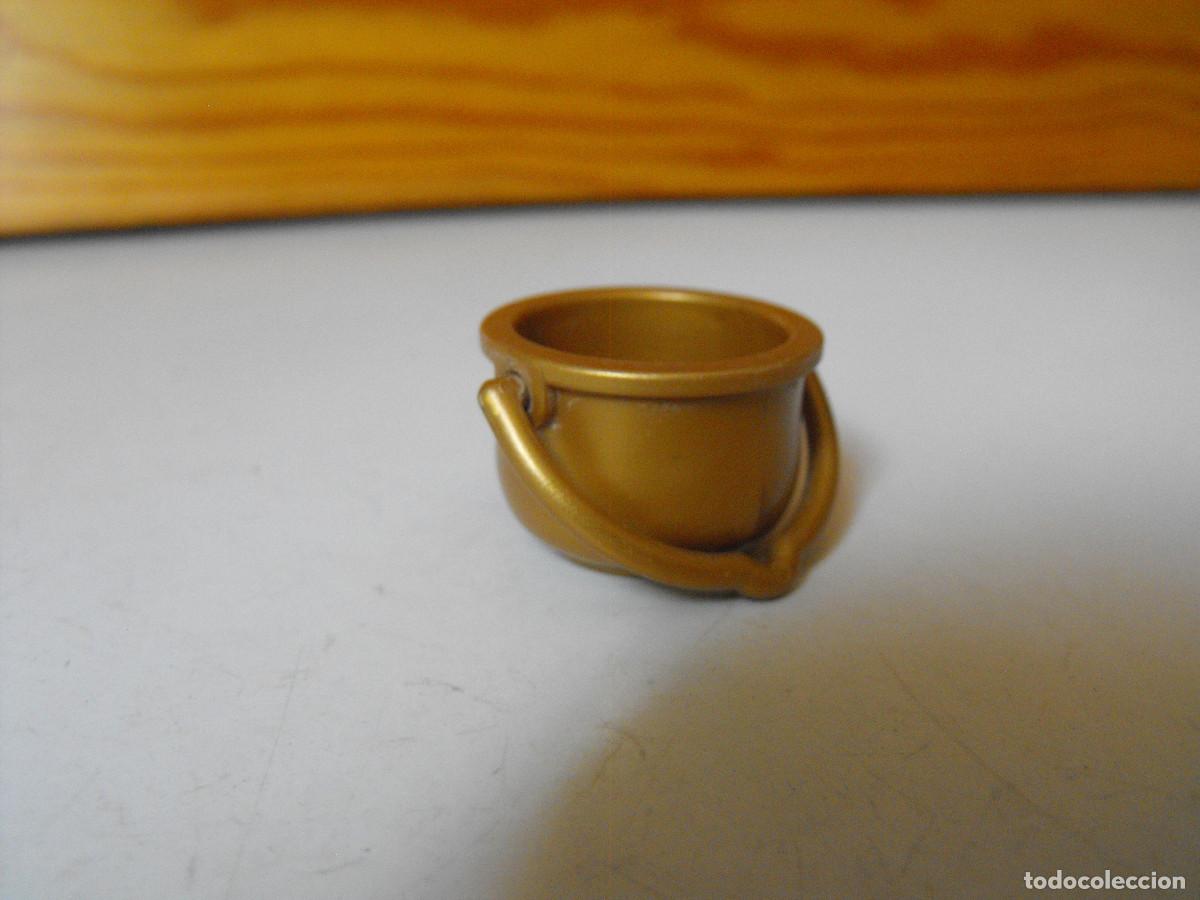 Playmobil: PLAYMOBIL. Caldero dorado.