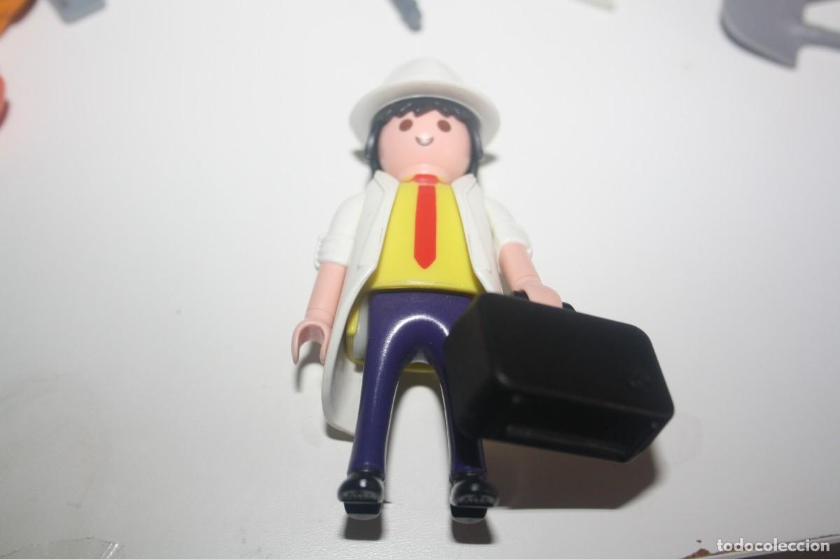 PLAYMOBIL FIGURA ---