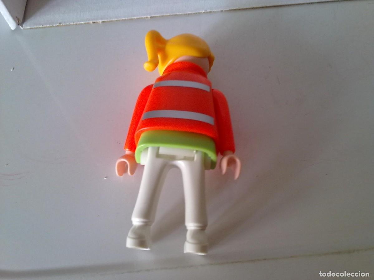 Playmobil: PLAYMOBIL CHICA DEL SAMU CON COLETA - Foto 2