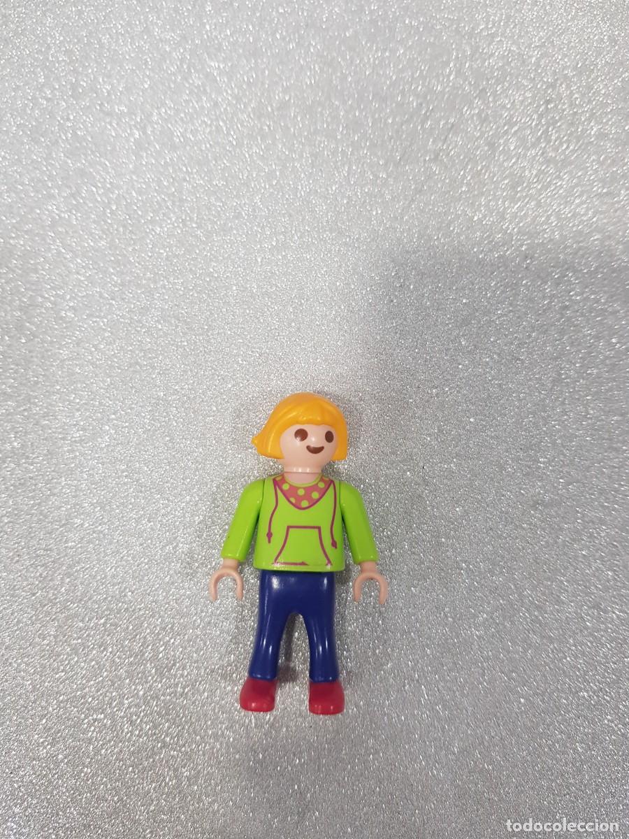 Playmobil: Figura Playmobil ni&ntilde;a rubia camiseta verde