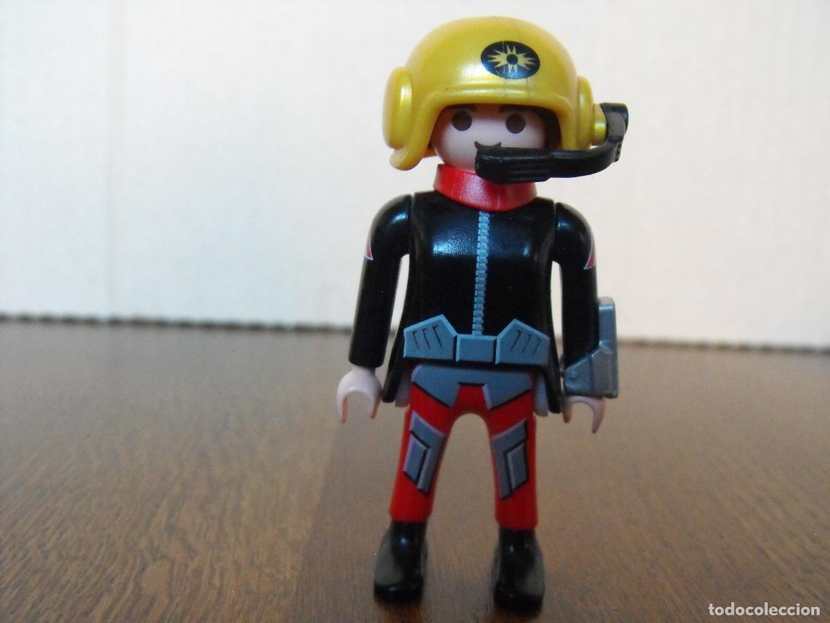 Playmobil: PLAYMOBIL. Figura de mujer piloto.