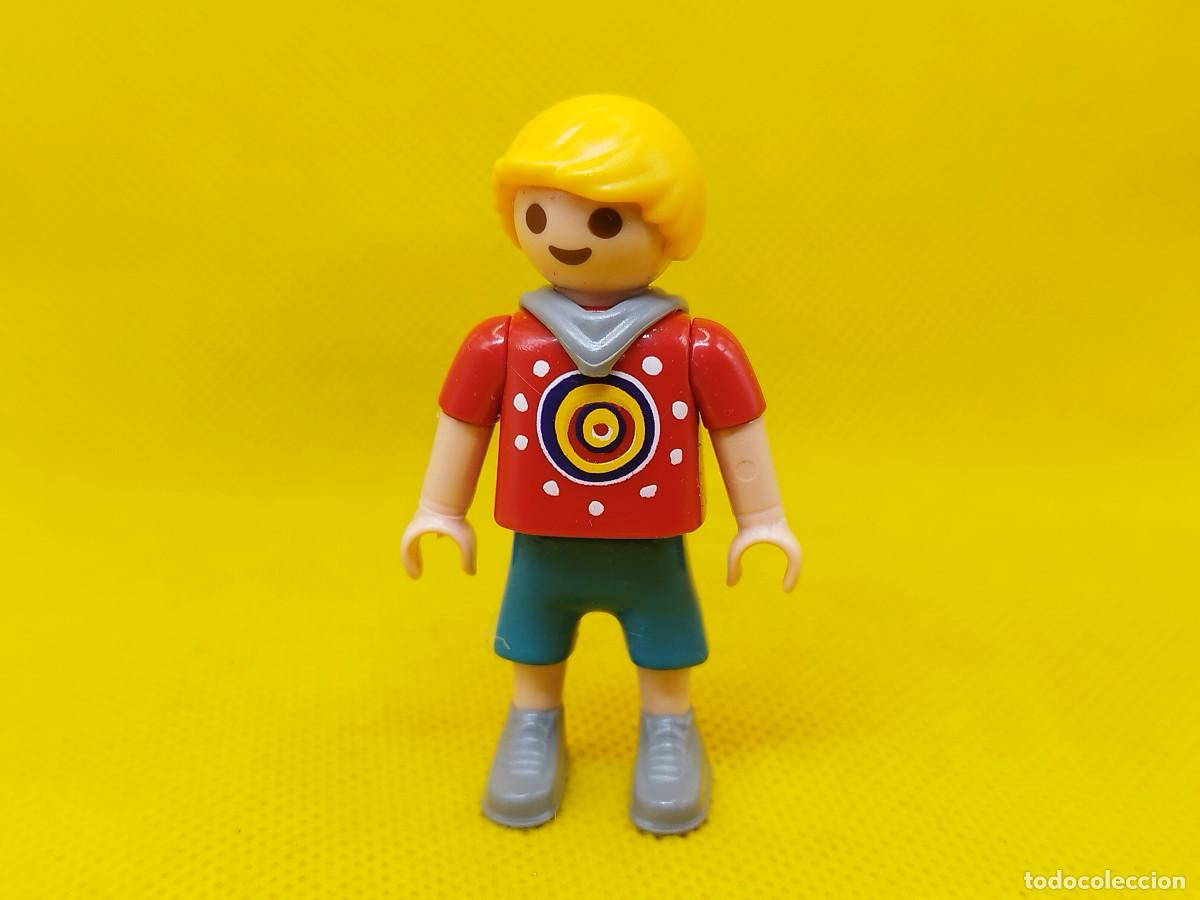 Playmobil: Playmobil Ni&ntilde;o city con pantal&oacute;n corto y capucha azul