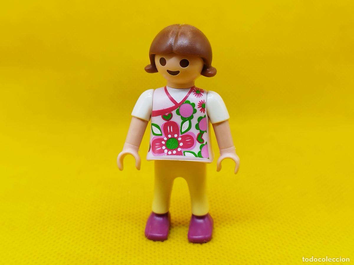 Playmobil: Playmobil Ni&ntilde;a con blusa con flores, ni&ntilde;a city
