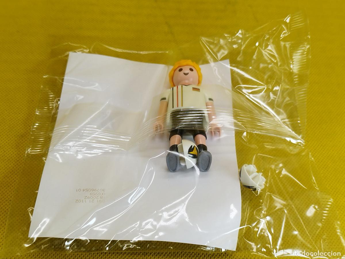 Playmobil: Playmobil Futbolista con bal&oacute;n en sobre promocional