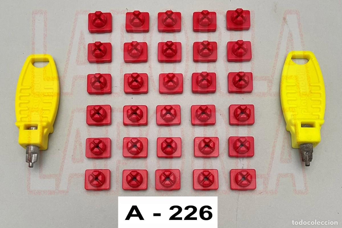 Playmobil: PLAYMOBIL SYSTEM X 30 FICHAS ROJAS CON 2 LLAVES FIJACI&Oacute;N - EDIFICIOS VEH&Iacute;CULOS (A-226)