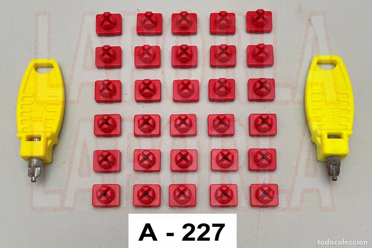 Playmobil: PLAYMOBIL SYSTEM X 30 FICHAS ROJAS CON 2 LLAVES FIJACI&Oacute;N - EDIFICIOS VEH&Iacute;CULOS (A-227)