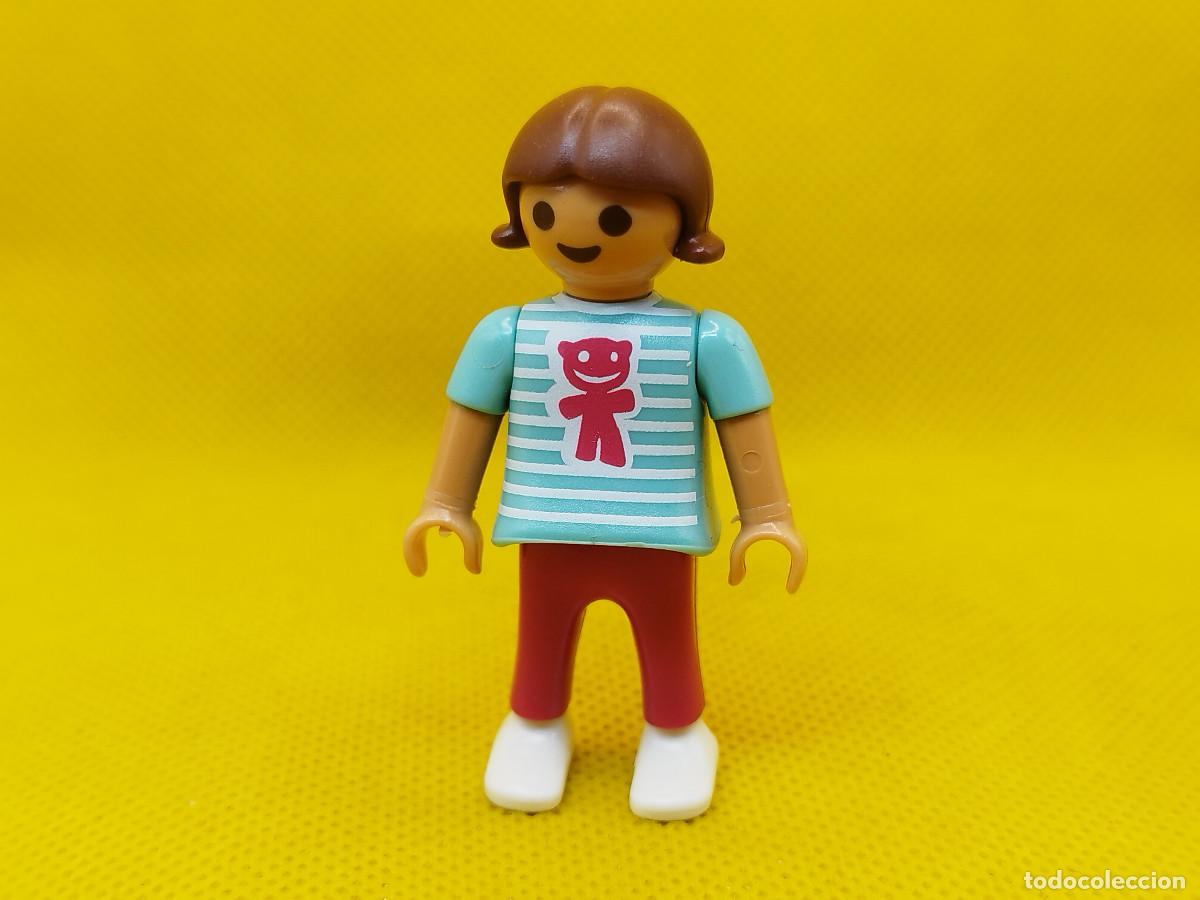 Playmobil: Playmobil Ni&ntilde;a actual con peluche en la camiseta