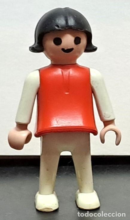 Playmobil: PLAYMOBIL PEQUE&Ntilde;O, NI&Ntilde;A DE ROJO Y BLANCO CON EL PELO NEGRO. CLICK-29