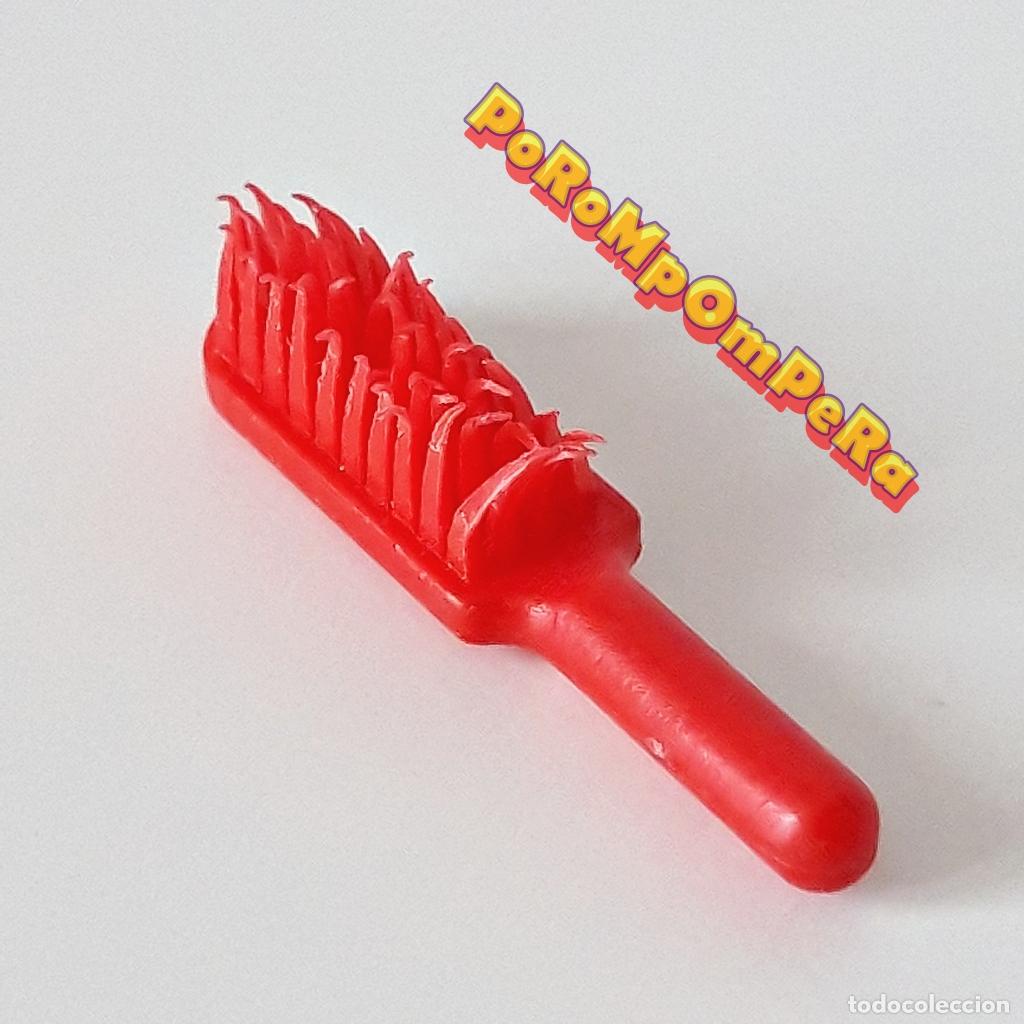 Playmobil: PLAYMOBIL CEPILLO ROJO DE MANO SIMILAR 4061 4318 4327 5322 5329 ? F4