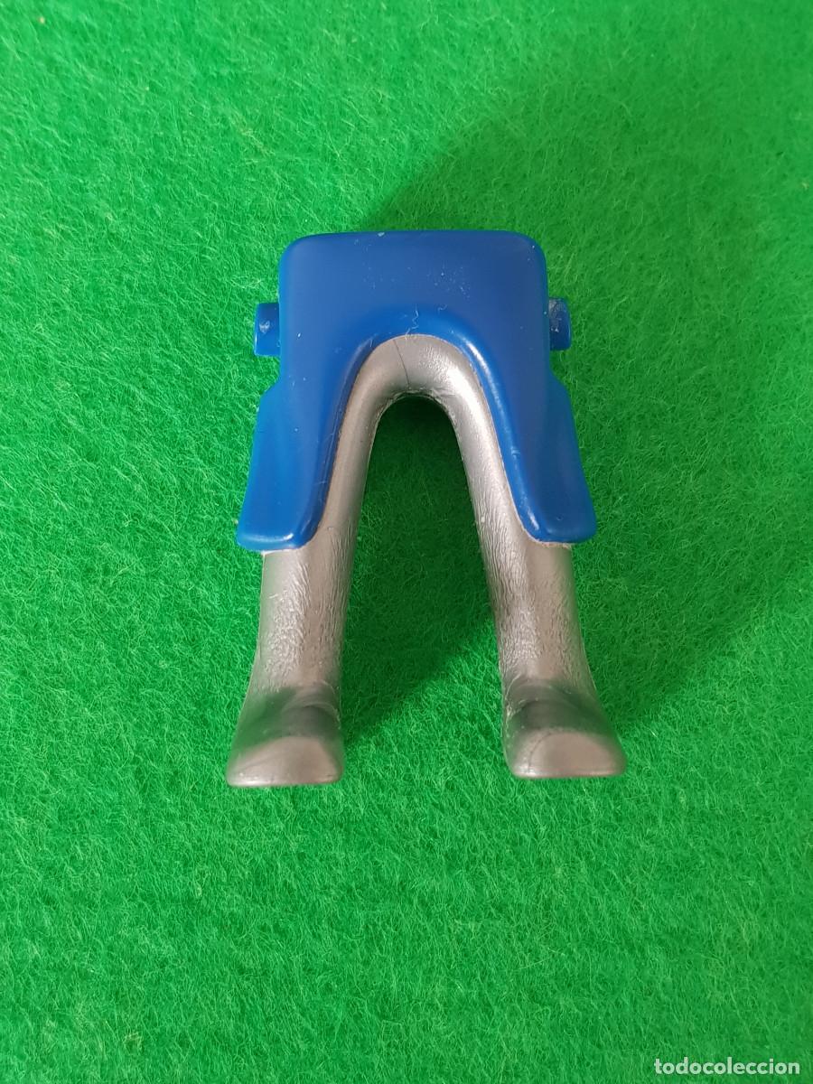 Playmobil: Playmobil piernas medievales azules pantal&oacute;n fald&oacute;n armadura coraza plata caballero vikingos romanos