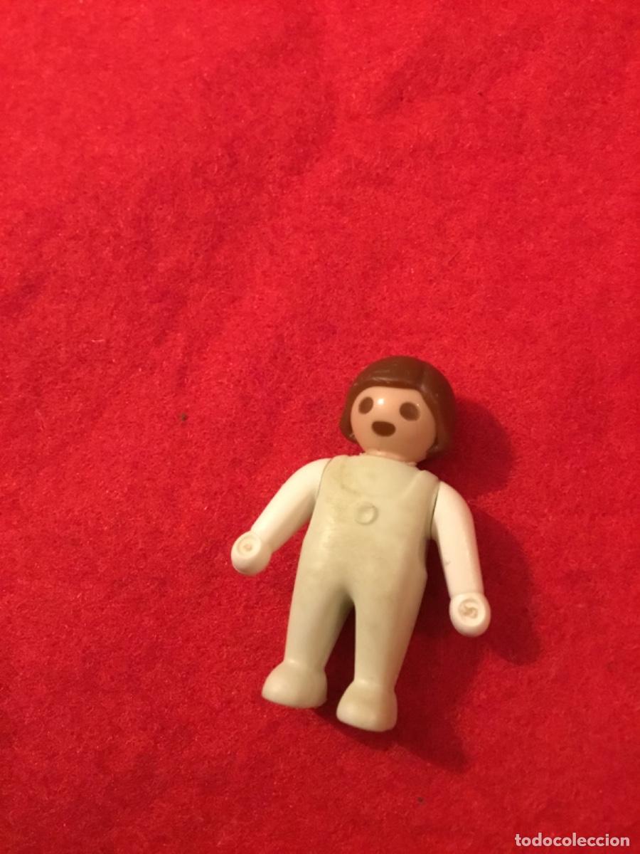 Playmobil: Playmobil mu&ntilde;eco antiguo bebe - Foto 1