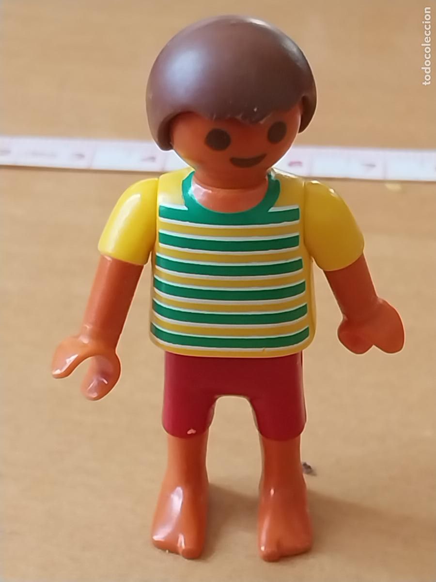 Playmobil: PLAYMOBIL NI&Ntilde;O CAMISETA RAYAS PANTALON CORTO PELO CASTA&Ntilde;O
