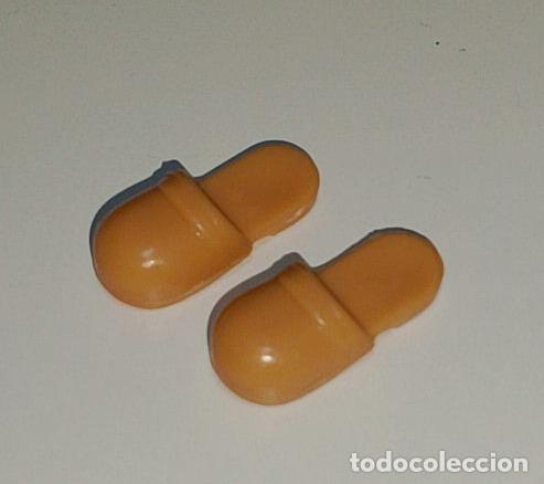 Playmobil: Lote de dos zuecos sandalias zapatos de Playmobil. Totalmente nuevo.