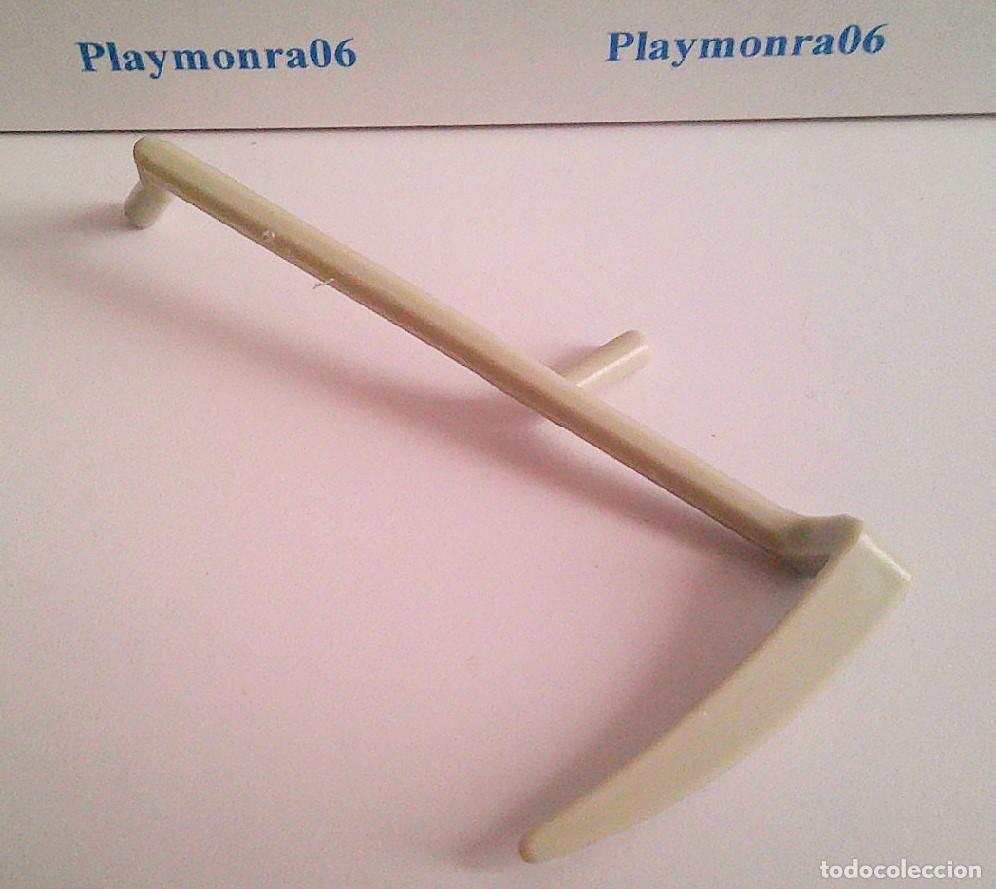 Playmobil: PLAYMOBIL C025 HERRAMIENTAS AGRICULTOR 1&ordf; EPOCA GUADA&Ntilde;A AZADA PARA SIEGA DE CEREALES