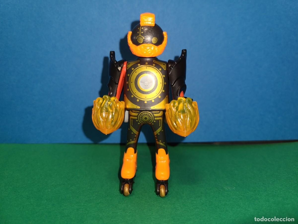 Playmobil: PLAYMOBIL SERIE 27 AZUL. SOBRES SORPRESA. REF 71760. ROBOT FUEGO FIGURA 2