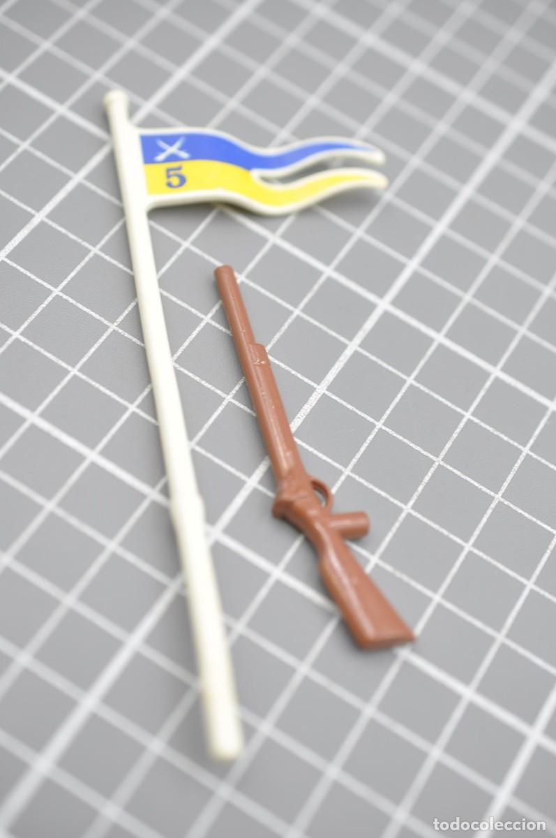Playmobil: MKJ038 Playmobil, bandera y rifle