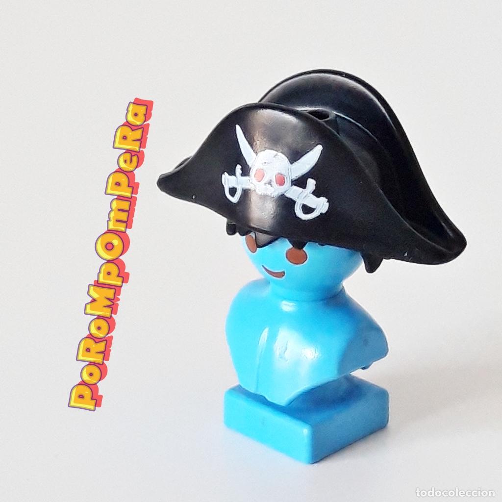 Playmobil: PLAYMOBIL BICORNIO NEGRO CR&Aacute;NEO Y SABLES CAPIT&Aacute;N PIRATA SOMBRERO CALAVERA J2