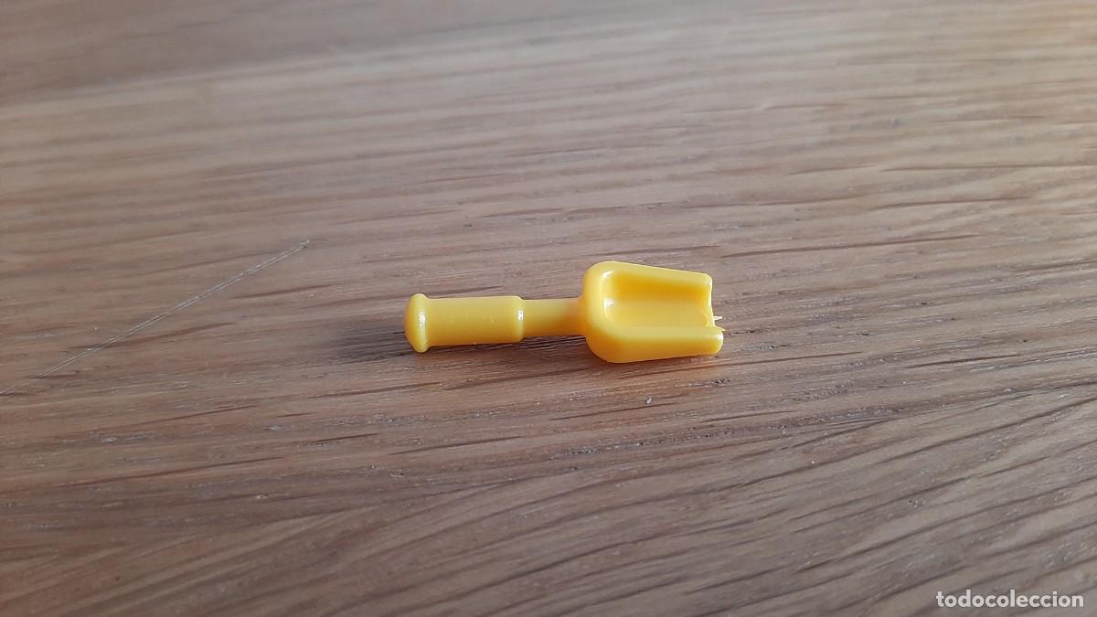 Playmobil: Playmobil -- Pala -- Playa -- Amarillo - Foto 1