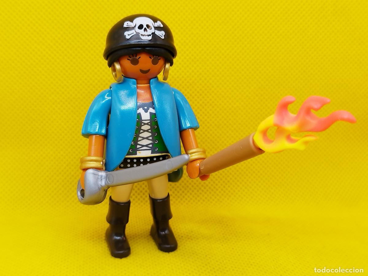 Playmobil: Playmobil Mujer pirata con casaca azul y antorcha