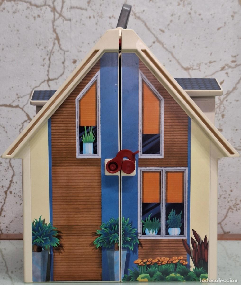 Playmobil: CASA / MALET&Iacute;N PLEGABLE DE PLAYMOBIL (VAC&Iacute;A) - GEOBRA, 2005 - Medidas aproximadas: 28 x 28 x25 Cm.