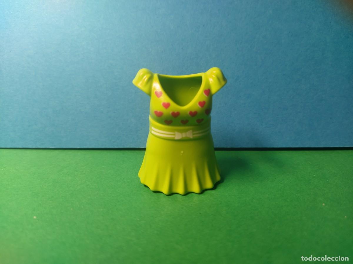 Playmobil: PLAYMOBIL LOT VESTIDO VERDE CLARO CON CINTURON BLANCO Y CORAZONES MODA VACACIONES BOUTIQUE LOTE kg