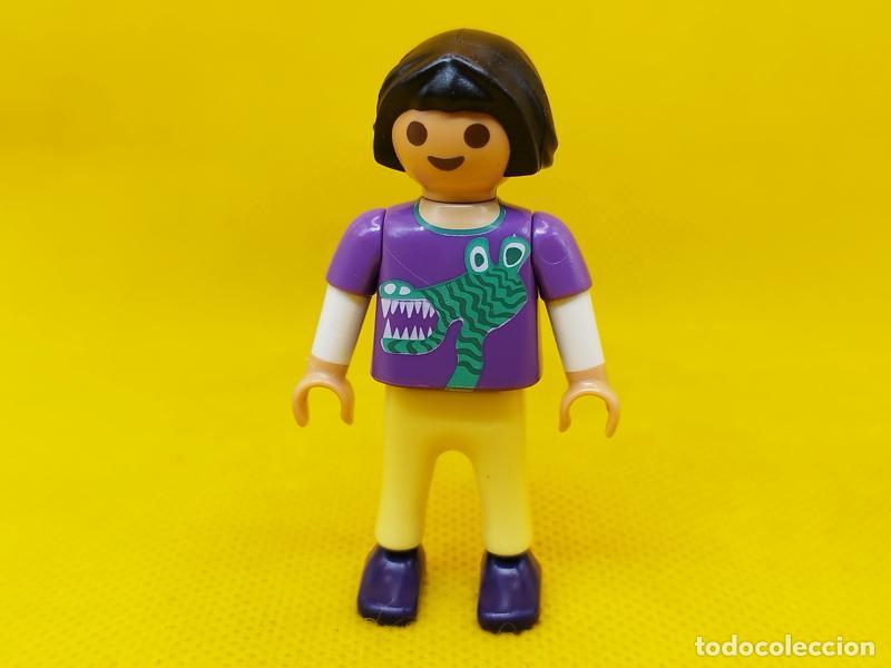 Playmobil: Playmobil Ni&ntilde;a con cocodrilo en la camiseta