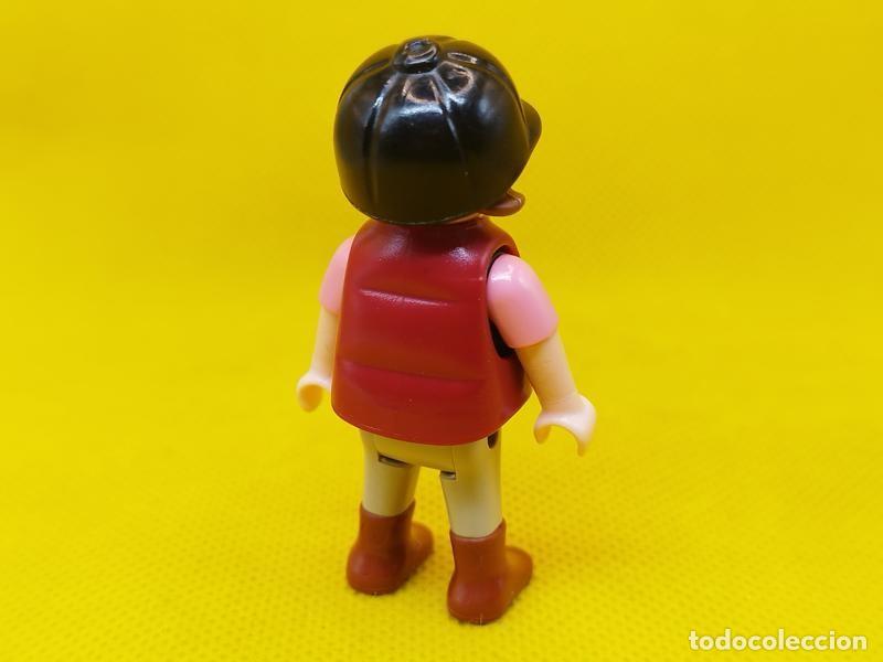 Playmobil: Playmobil Ni&ntilde;a con chaleco y gorra - Foto 3