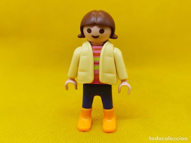 Playmobil: Playmobil Ni&ntilde;a con chaleco - Foto 1