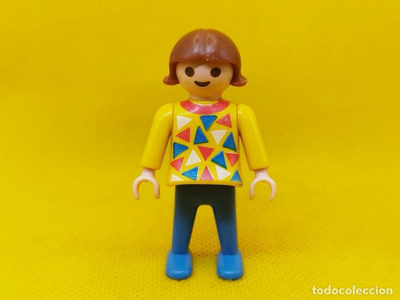 Playmobil: Playmobil Ni&ntilde;a con blusa amarilla, Ni&ntilde;a city