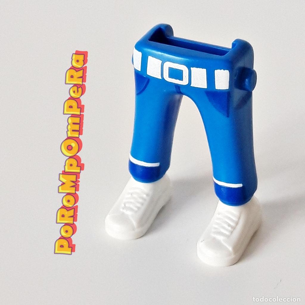 Playmobil: PLAYMOBIL PIERNA PANTAL&Oacute;N AZUL CINTUR&Oacute;N ZAPATILLA BLANCA IDEAL CUSTOM O COMPLETAR S8