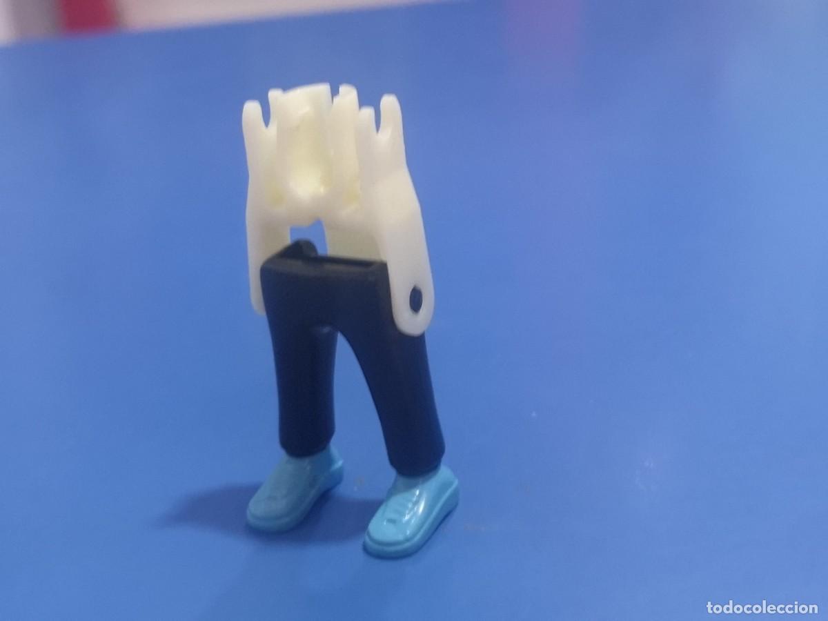 Playmobil: Playmobil piernas pantal&oacute;n negro zapatos azul city Gin25