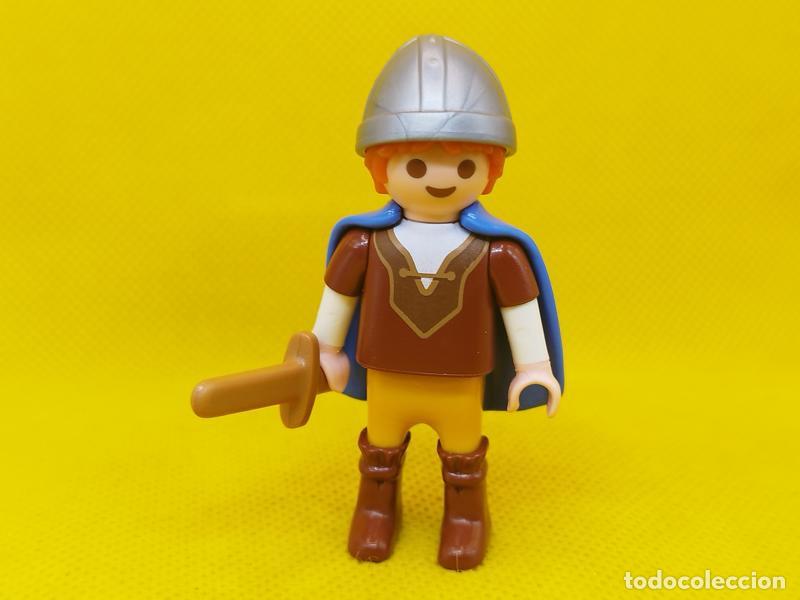 Playmobil: Playmobil Ni&ntilde;o vikingo con capa azul