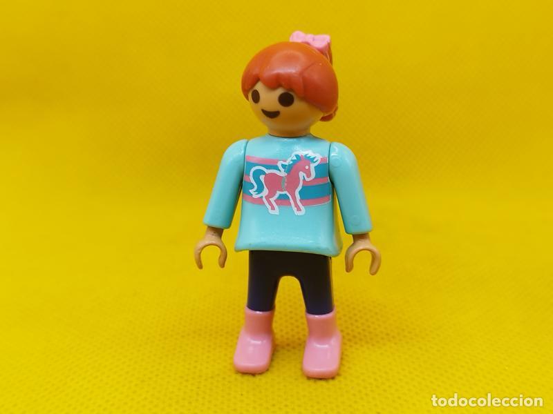 Playmobil: Playmobil Ni&ntilde;a con caballo en el jersey