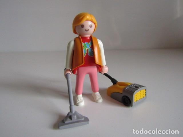 Playmobil: DIFICIL MUJER ANTIGUA ESPECIAL CON ASPIRADOR PLAYMOBIL