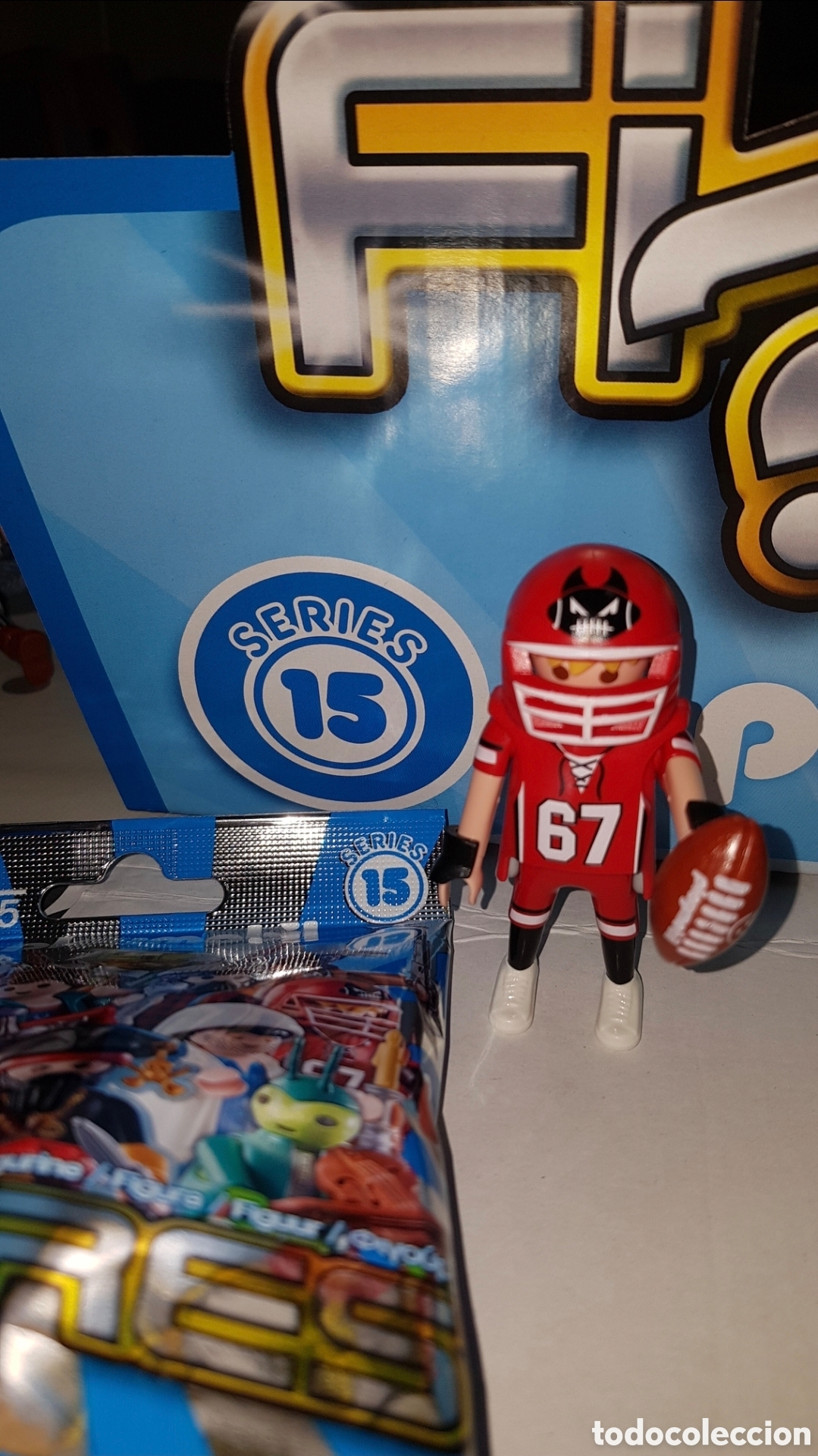 Playmobil: Figura playmobil jugador de rugby f&uacute;tbol americano serie 15 nuevo sobre sorpresa
