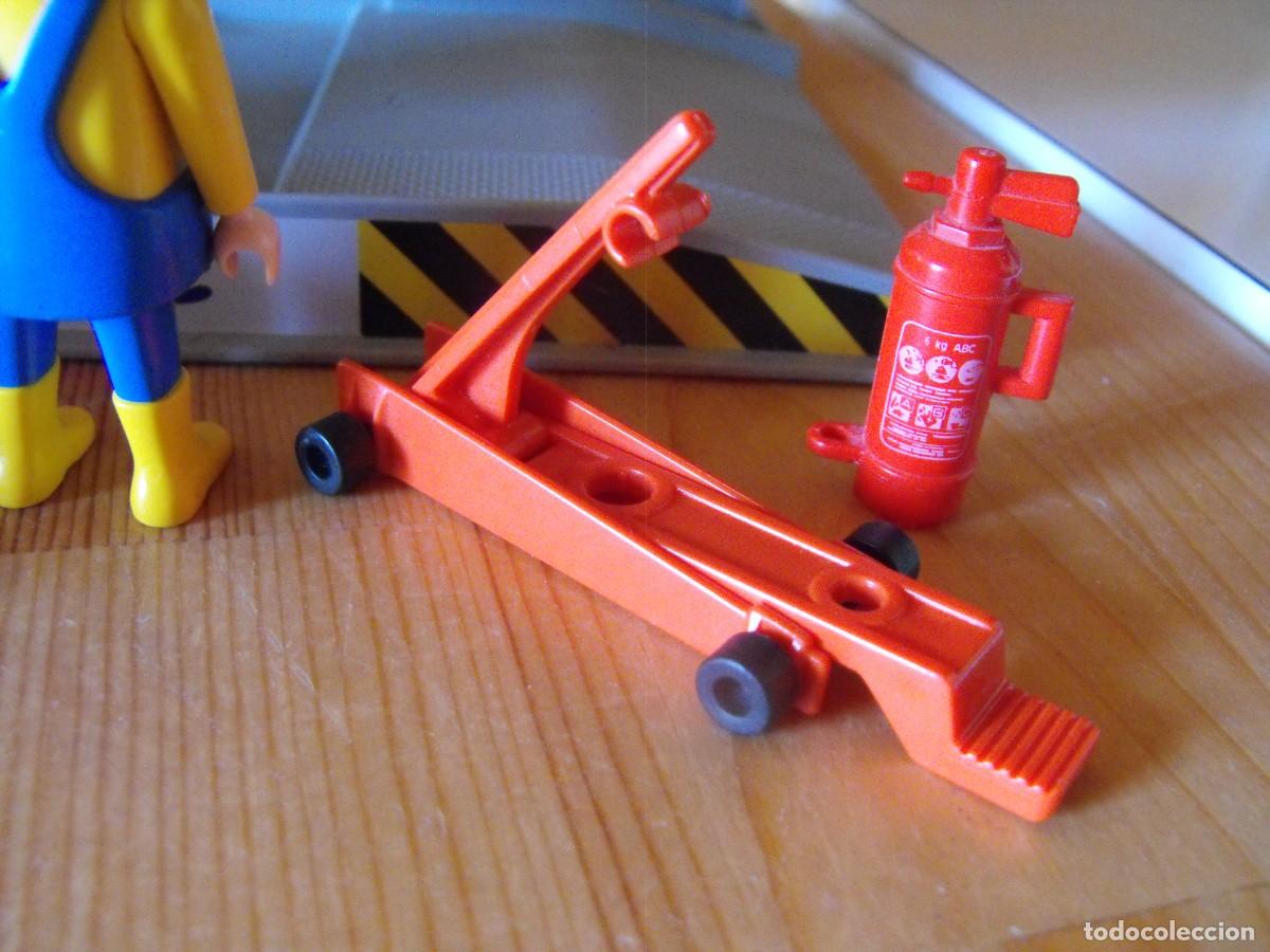 Playmobil: PLAYMOBIL. Taller de coches con elevador. De la ref. 70202. - Foto 6