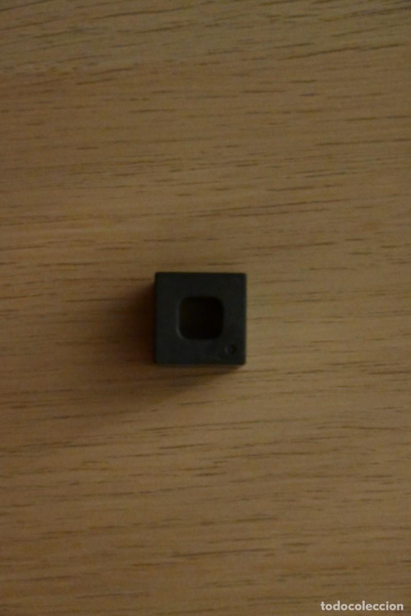 Playmobil: PLAYMOBIL PARECE UNA PIEZA DE VALLA O COLUMNA PERO NO SE SI FUERA PLAYMOBIL