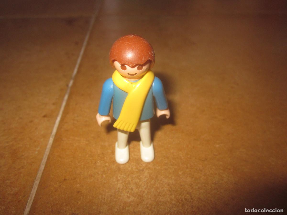 Playmobil: FIGURA MU&Ntilde;ECO PLAYMOBIL CON BUFANDA - Foto 1