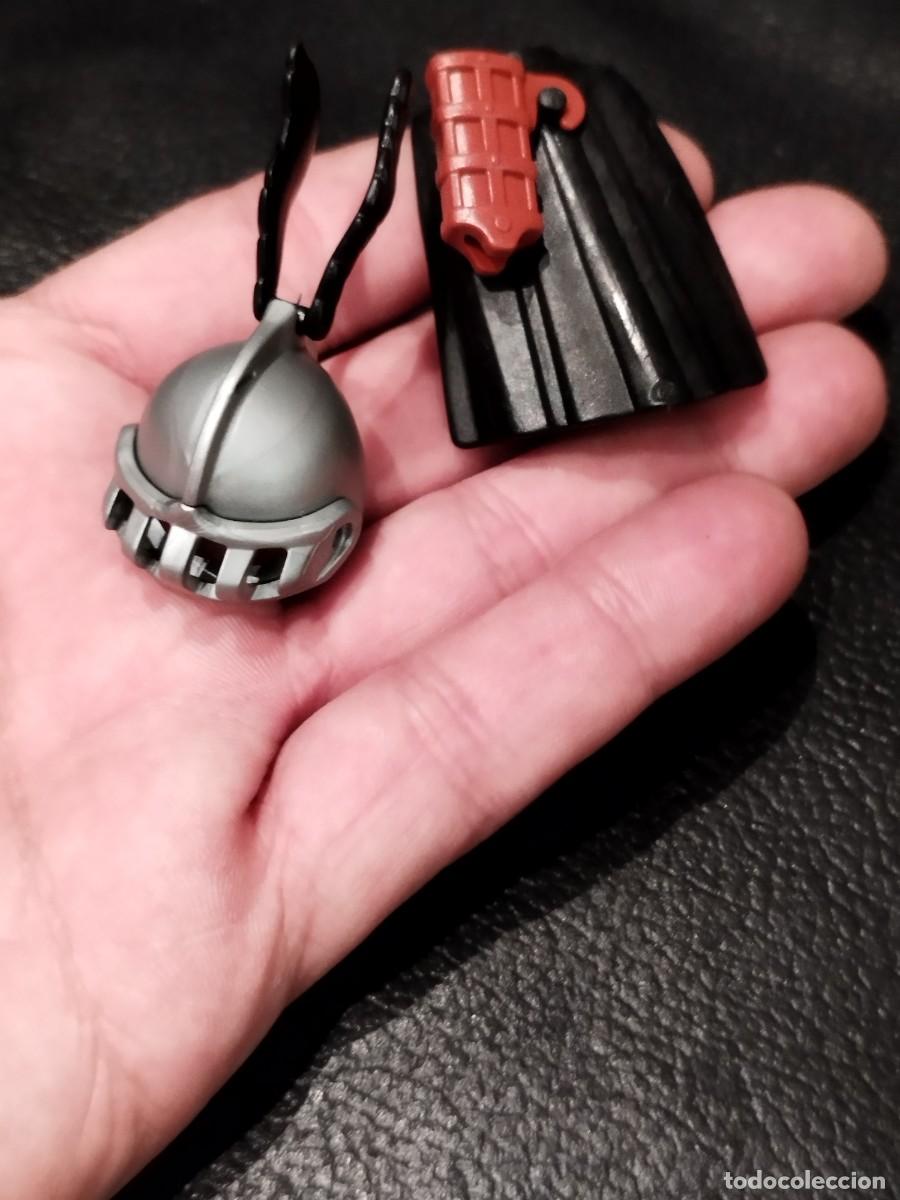 Playmobil: Figura Playmobil, casco plumas, capa con carcaj o aljaba. Soldado, guerrero medieval.