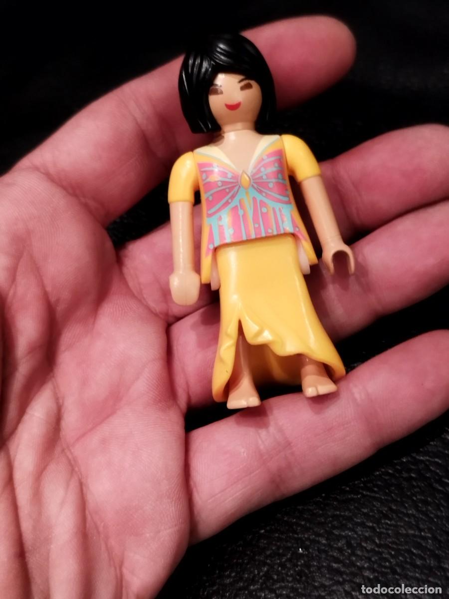 Playmobil: Figura Playmobil, mujer Hasta. Le faltan las alas.