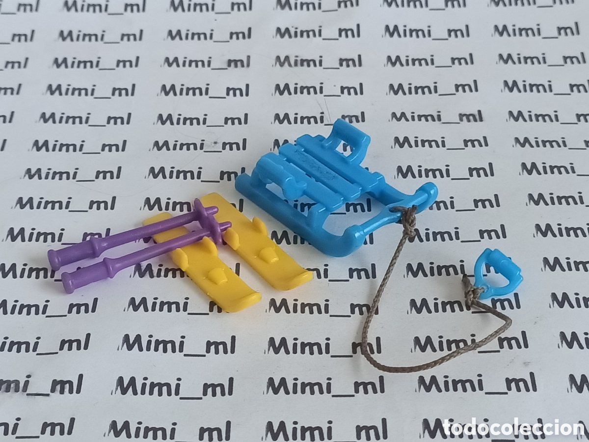 Playmobil: Playmobil trineo azul y esqu&iacute;es amarillos palos lilas ni&ntilde;o ni&ntilde;a