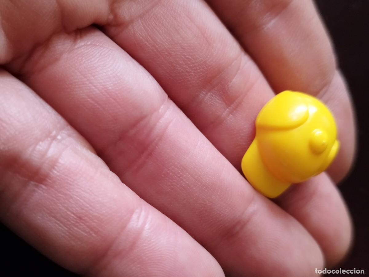 Playmobil: Figura Playmobil, gorra con orejas de color amarillo.