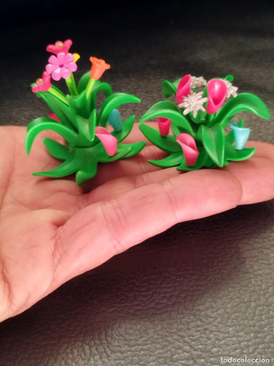 Playmobil: Figura Playmobil, dos plantas con flores de colores.