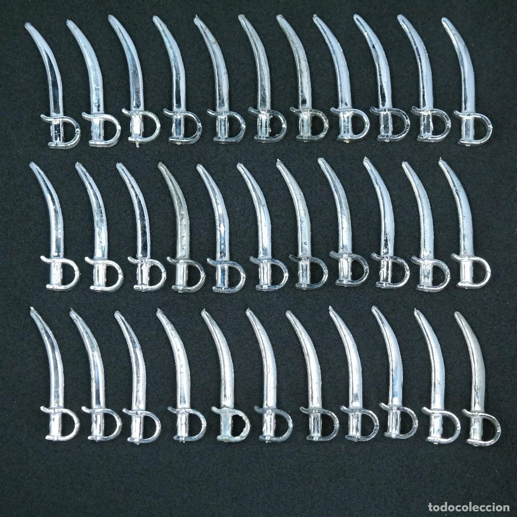 Playmobil: Playmobil 33 espadas cromadas en excelente estado ☼