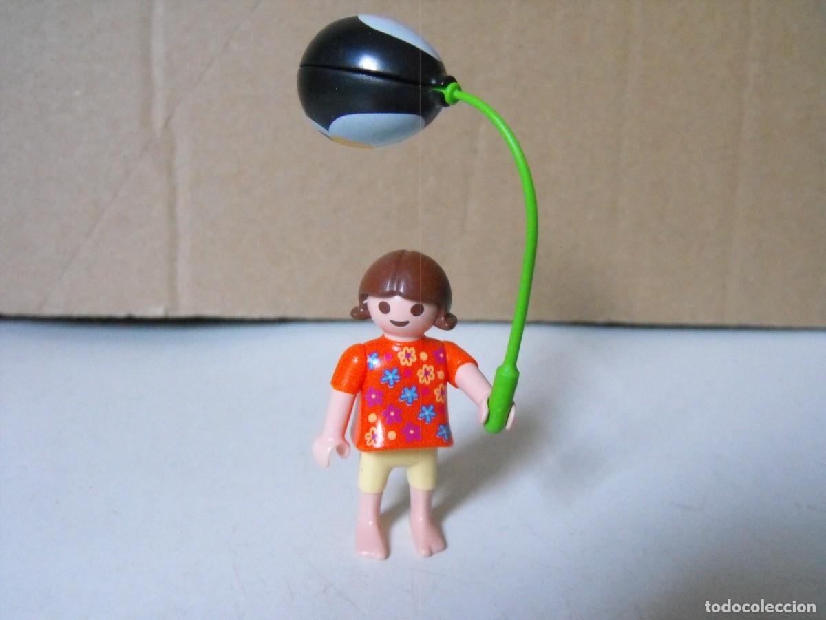 Playmobil: PLAYMOBIL. Figura de ni&ntilde;a con globo.