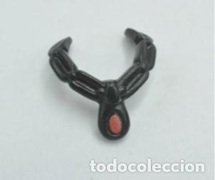 Playmobil: CJ0707 PLAYMOBIL, collar medalla negra roja 669