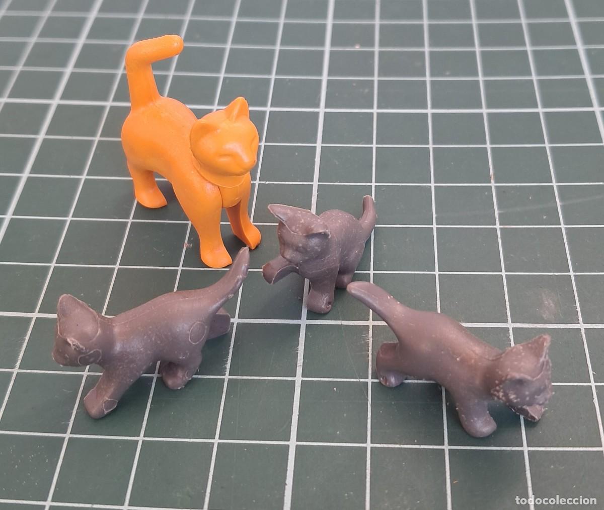 Playmobil: 4 gatos de playmobil. 3 cachorros 1 adulto